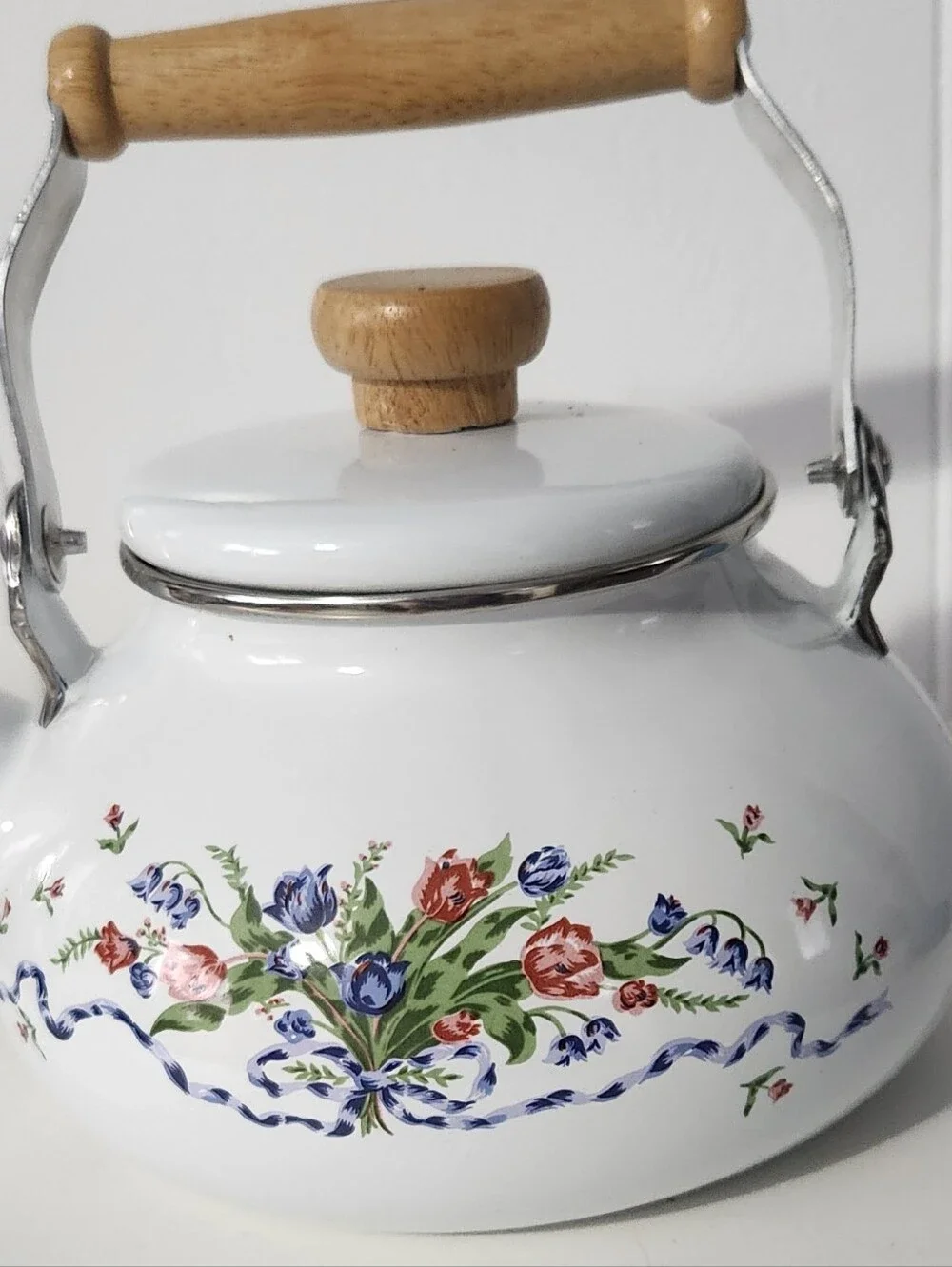 Vintage Floral White Porcelain Enamel On Steel 2.5 Qt Teapot Wood Handle